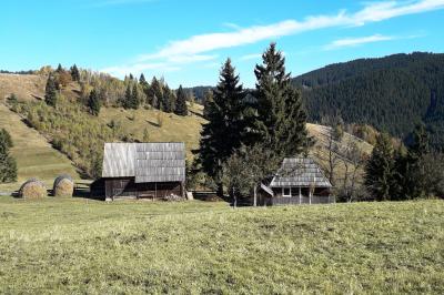 Karakó-túra a vasútvonal vonzásában